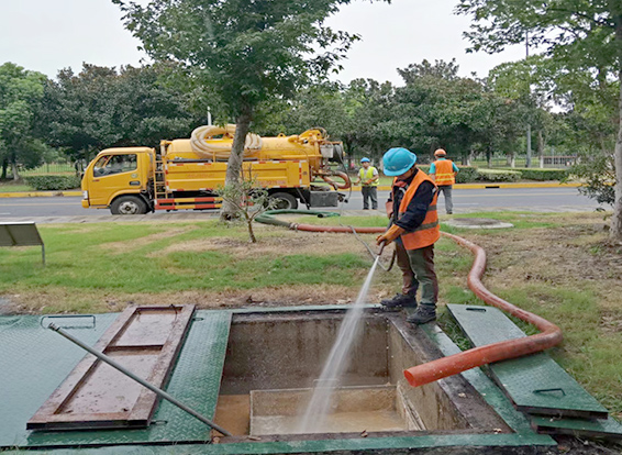 沁园街道化油池清理